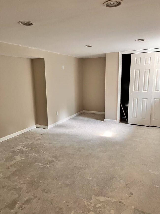 Building Photo - 46 Tangier Dr