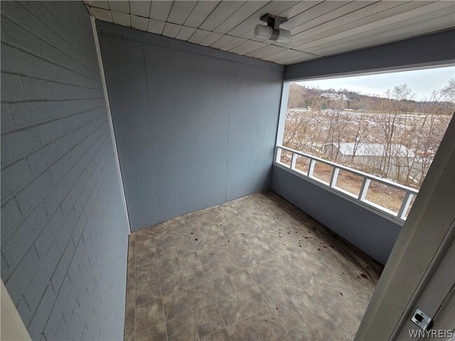 Building Photo - 255 Portage Rd