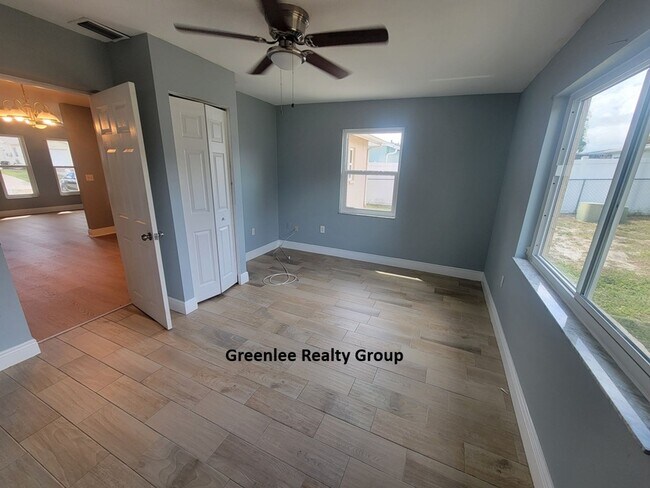 Building Photo - Beautifully Updated 3 Bedroom/2.5 Bathroom...