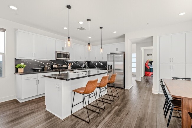 Building Photo - 35821 Cannon Dr