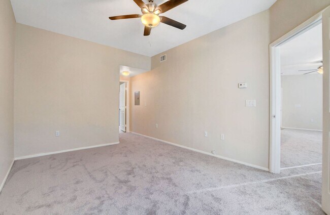 Building Photo - FIRST FLOOR CONDO IN GATED COMMUNITY W/ SINGLE CAR GARAGE