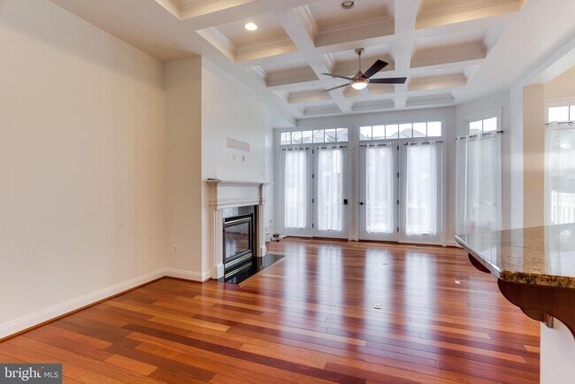Building Photo - 18353 Fairway Oaks Square
