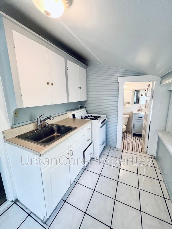 Building Photo - 235 7th Ave N