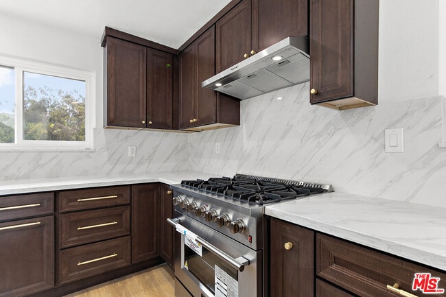 Building Photo - 656 N Bonhill Rd