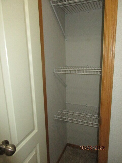 Linen Closet - 2306 W Oak Park Pl
