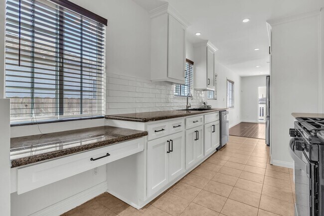 Building Photo - 4818 138th St