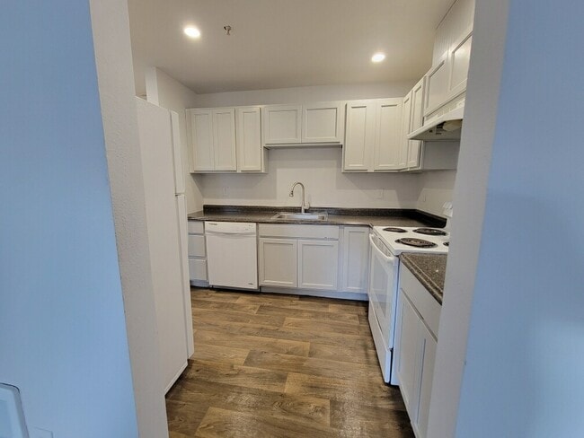 Building Photo - Mission View Flats