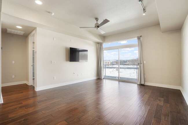 Building Photo - Amazing apartment in Jefferson Park with v...