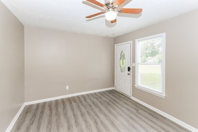 Building Photo - 145 Briarwood Cir