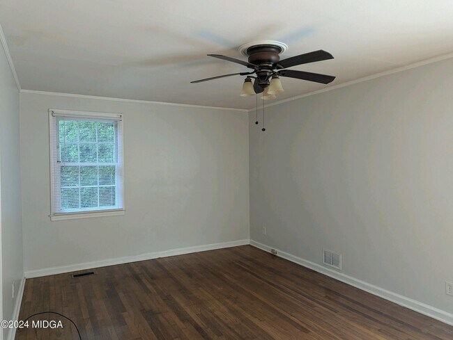 Building Photo - 2971 Crestline Dr