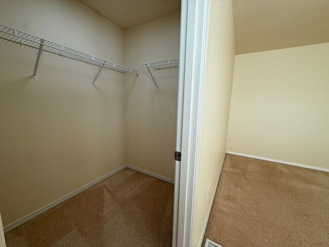 Building Photo - 4 Bedroom DuPont Home for Rent w/AC