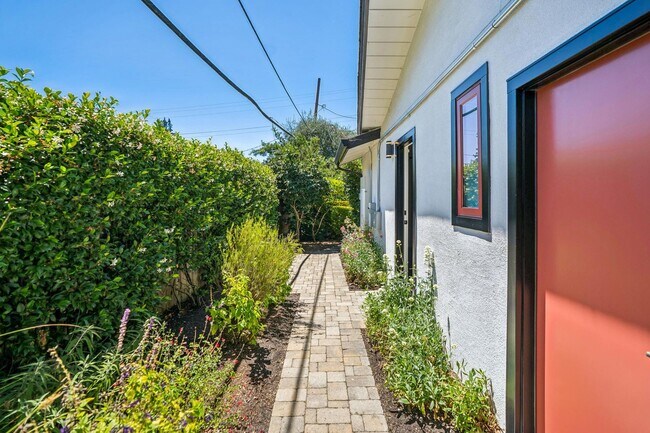 Building Photo - Renovated Linfield Oaks Retreat with Private Garden and Guest Studio