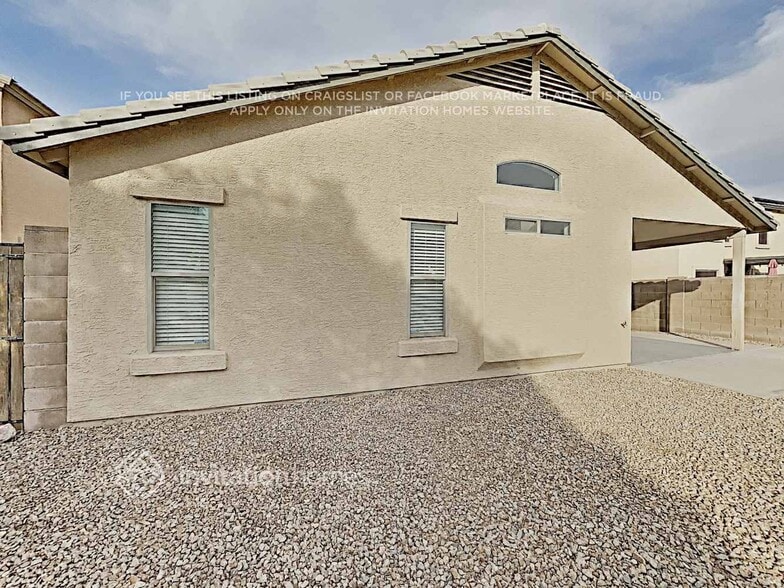 Building Photo - 16097 W Kendall St