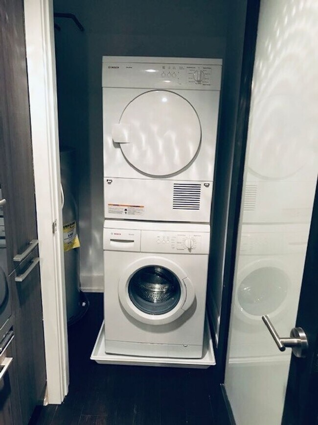 Building Photo - 1210 Chestnut St