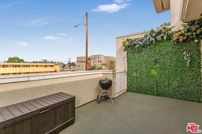 Building Photo - 12032 S Broadway