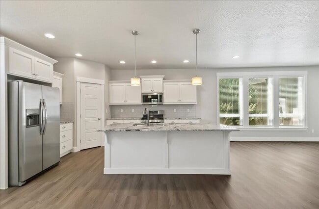 Building Photo - Eagle Townhome with Upscale Finishes!
