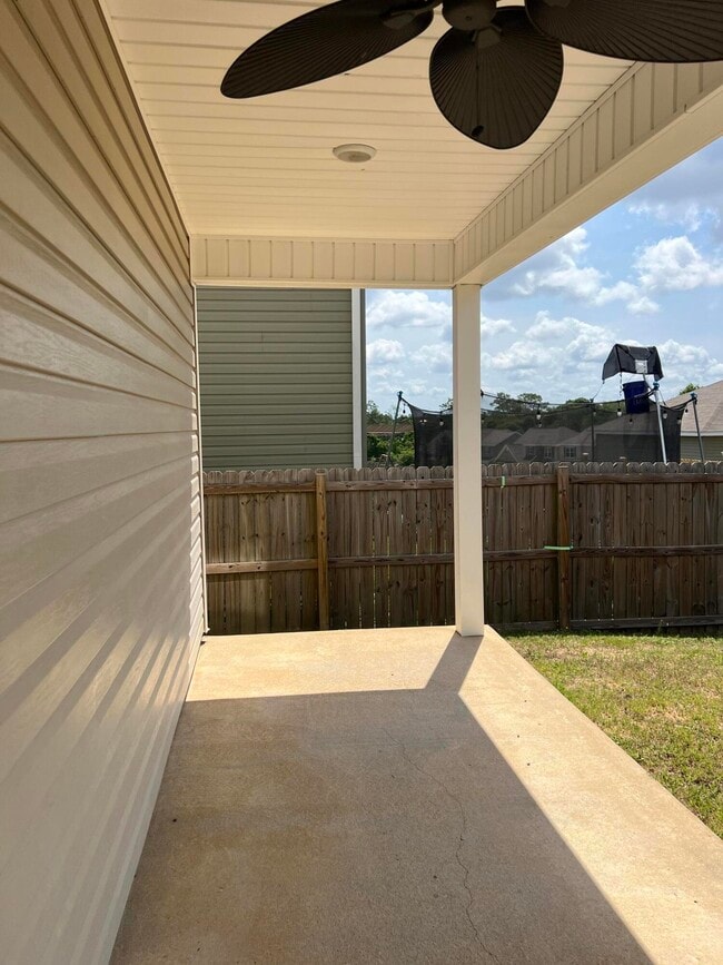 Building Photo - 489 Eisenhower Dr