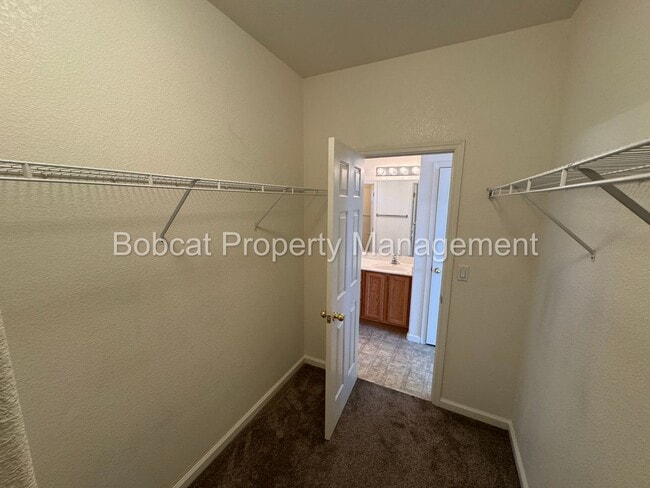Building Photo - 3 Bedroom, 2 Bathroom Home Located in Dayton