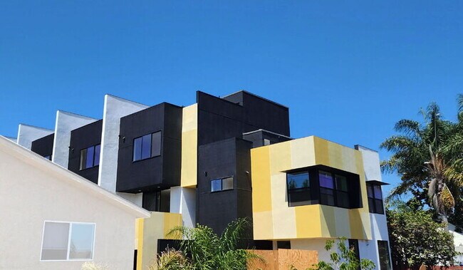 Building Photo - 2664 L St