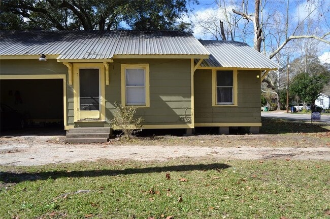 Building Photo - 102 S Beauregard St