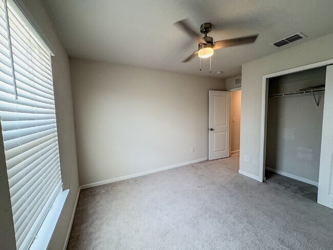 Building Photo - Spacious 3-Bedroom Townhome with garage  i...