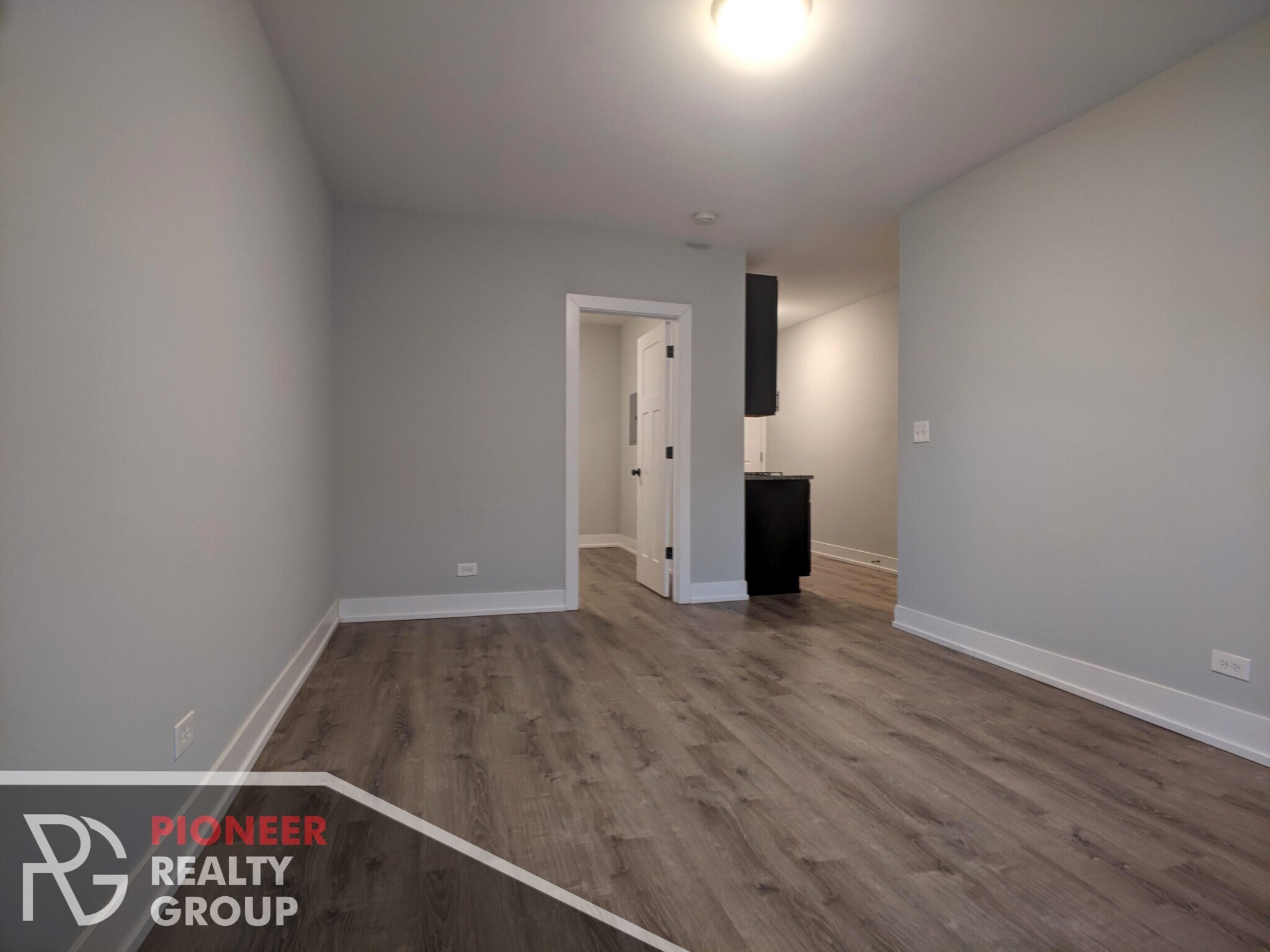 Building Photo - 711 W Brompton Ave