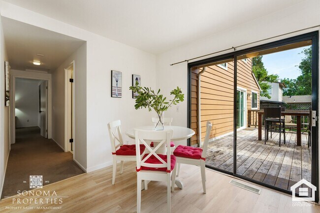 Building Photo - Beautifully Maintained Duplex in Glen Ellen