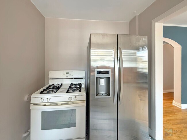 Building Photo - $0 DEPOSIT OPTION. CHARMING VINTAGE 1 BEDR...