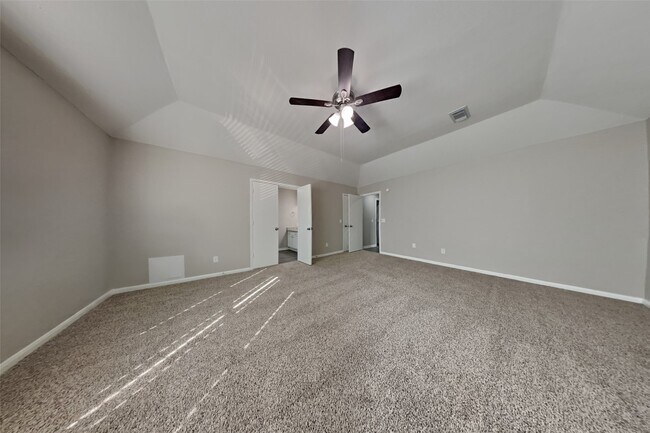 Building Photo - 19123 Oakway Dr