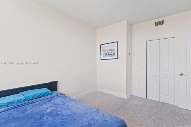 Building Photo - 2641 N Flamingo Rd