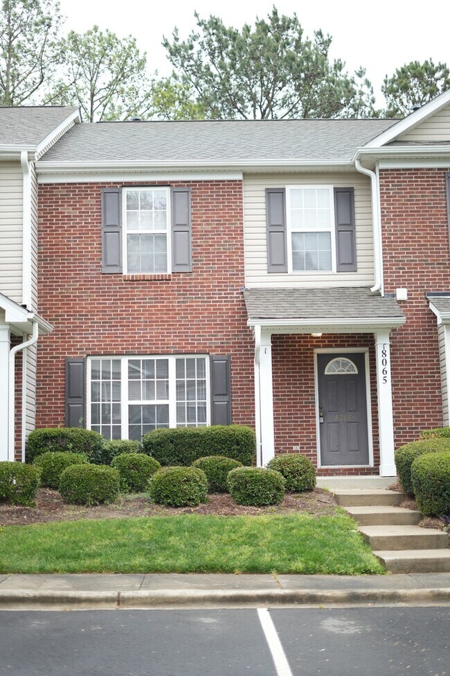 Building Photo - Charming 3-Bedroom, 3-Bathroom Townhome