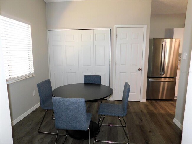 Building Photo - 552 Hammock Dr