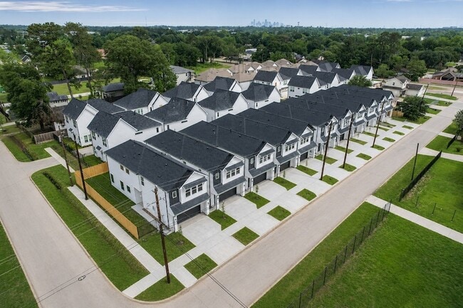 Building Photo - 5630 Balbo St