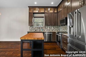 Building Photo - 103 Sample St