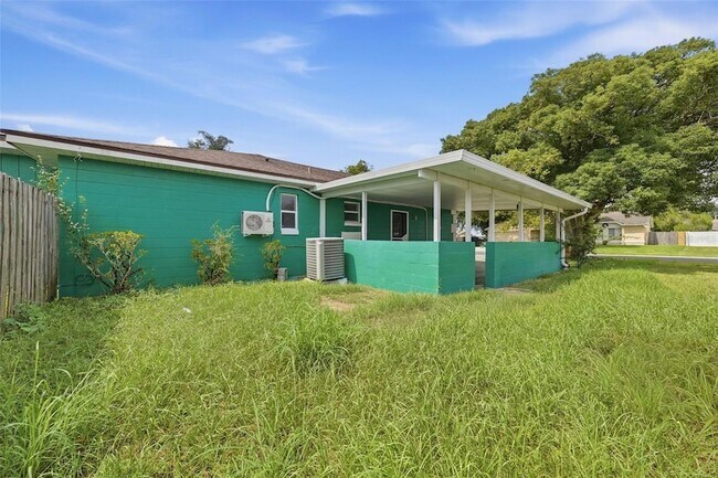 Building Photo - 515 Floral Dr