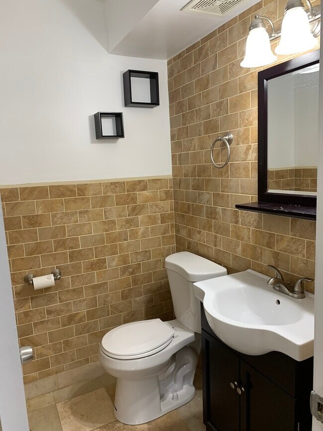 Building Photo - 7443 Washington St