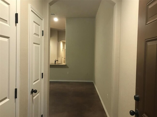 Building Photo - 610 Jack Rabbit Ln