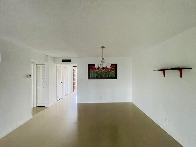 Building Photo - 6300 S Falls Cir Dr