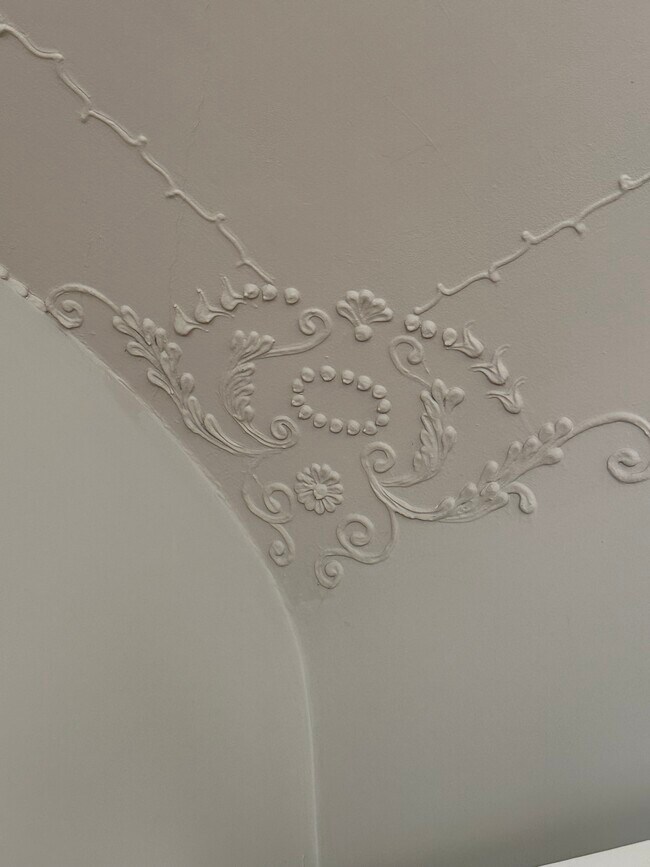 Original Details living room - 148 S Orange Dr