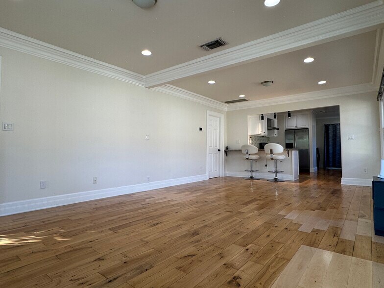 Building Photo - 1763 W 39th St