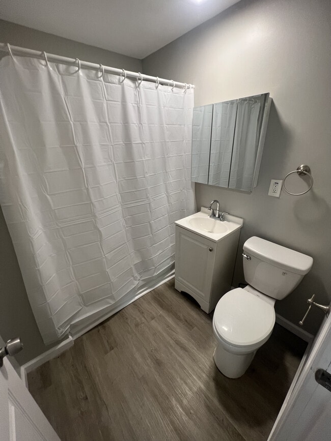 Building Photo - 315 E Park Dr