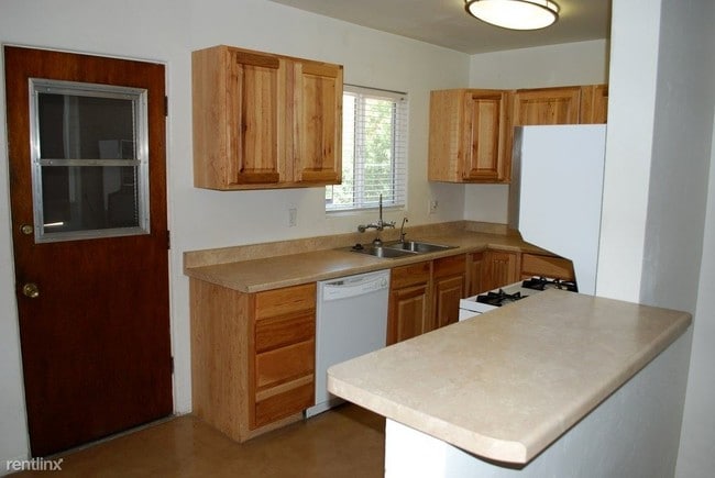Primary Photo - 4 br, 2 bath House - 2501 E Towner St