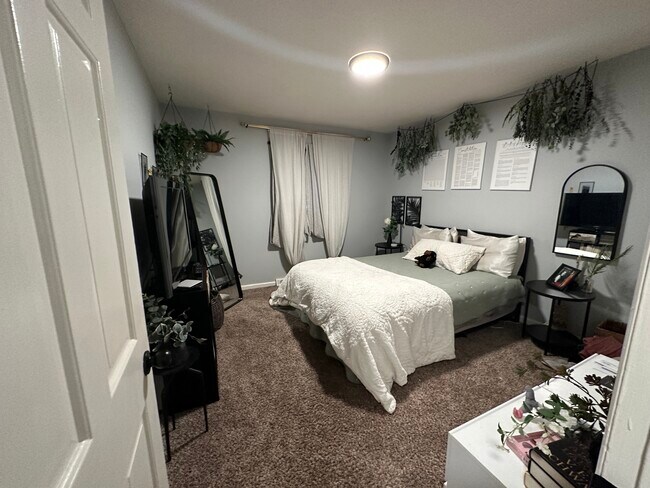 Building Photo - 137 Holmes Cir