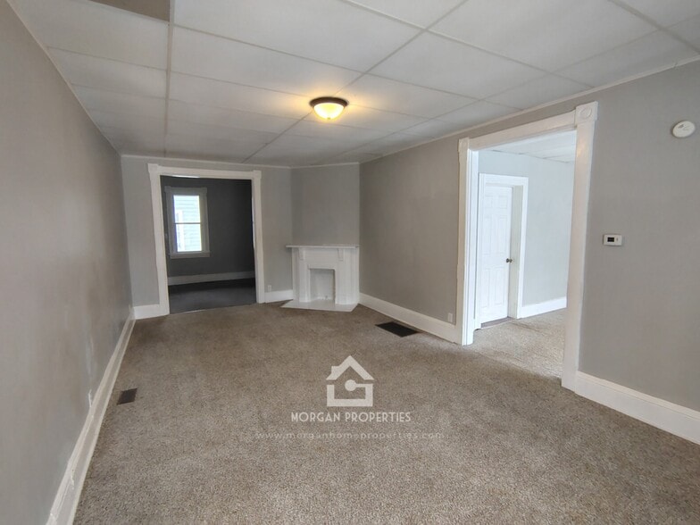 Building Photo - 903 College Dr