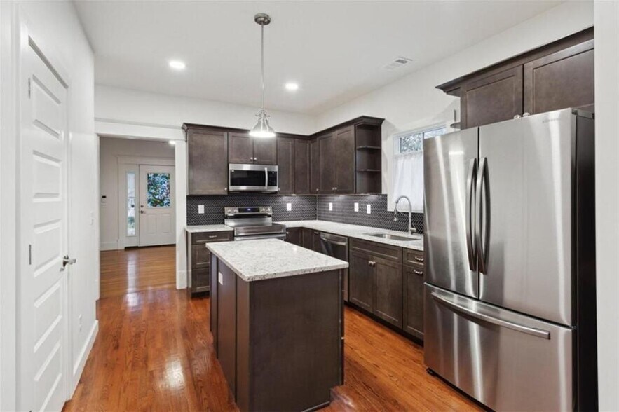 Building Photo - 111 Clifton St SE