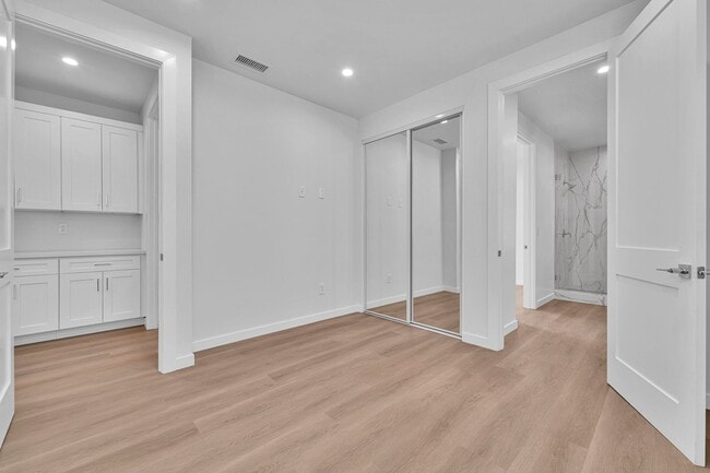 Building Photo - Modern Brand new 5-Bedroom Home for Lease ...