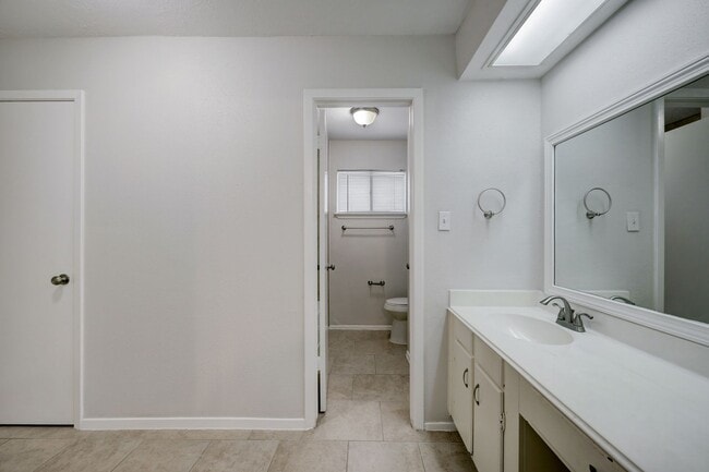 Building Photo - Home in Cypress for Lease! Move-in Ready!