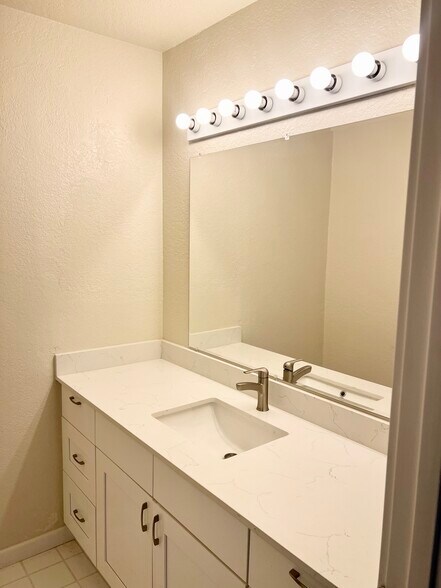New quartz counter master bath - 25040 Lake Fenwick Rd