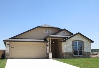 Building Photo - Nice Home on the Loop