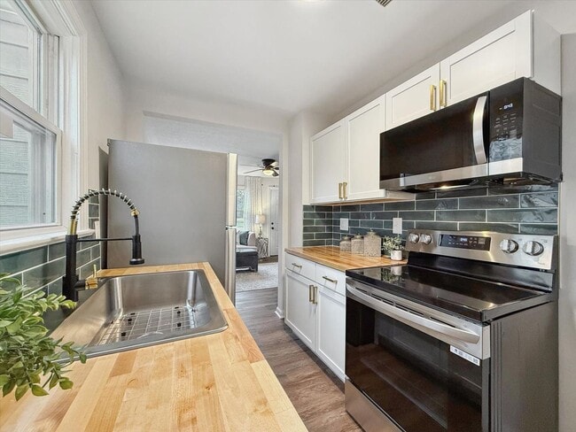 Building Photo - Renovated home in Heart of Hampton Roads